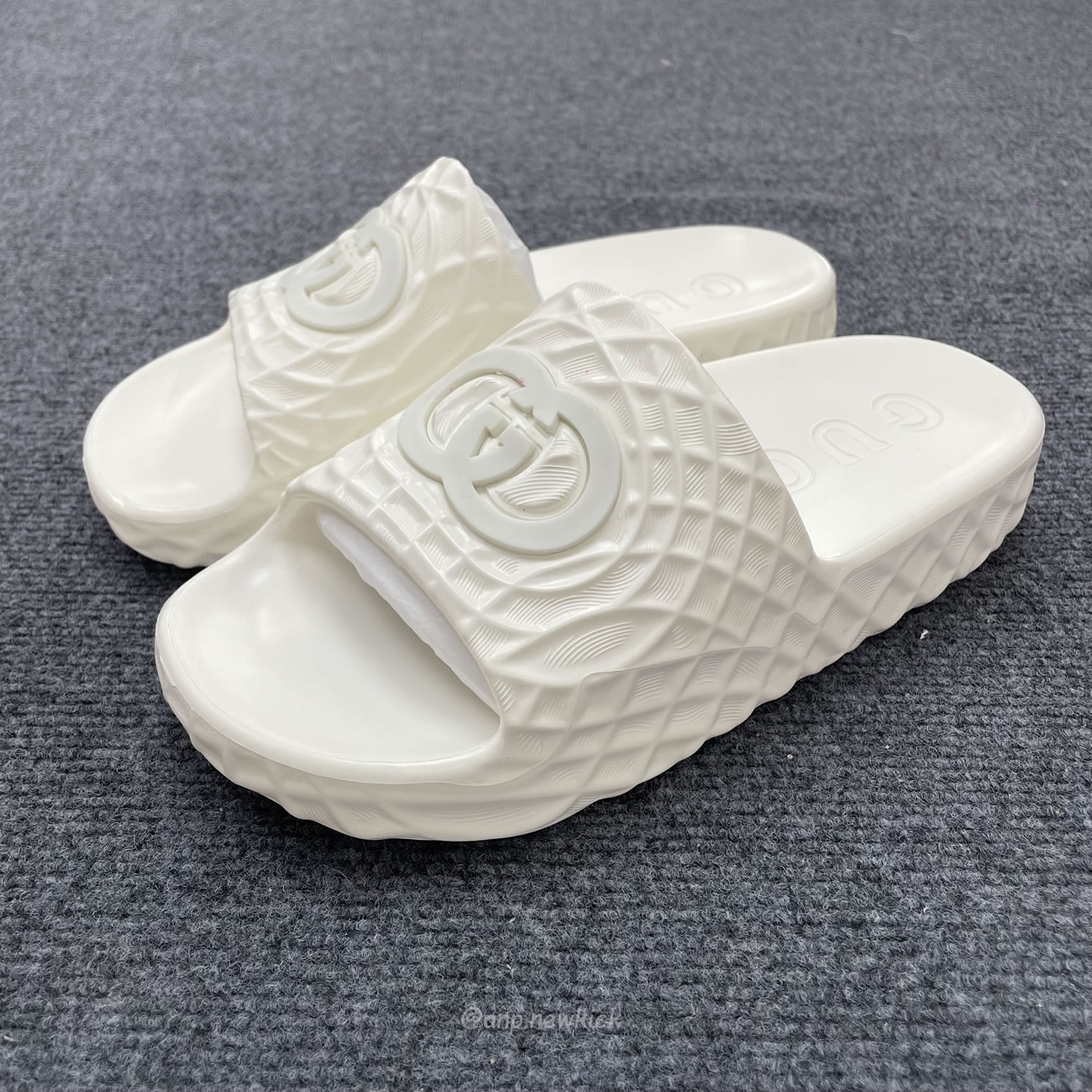 Gucci Slide Sandal Interlocking G Water Ripples 770801 J8710 1000 (3) - www.newkick.vip